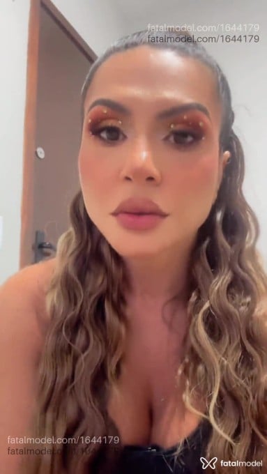 Acompanhante mulher com cabelo castanho de olhos castanhos em Brasília - Valentina Rios