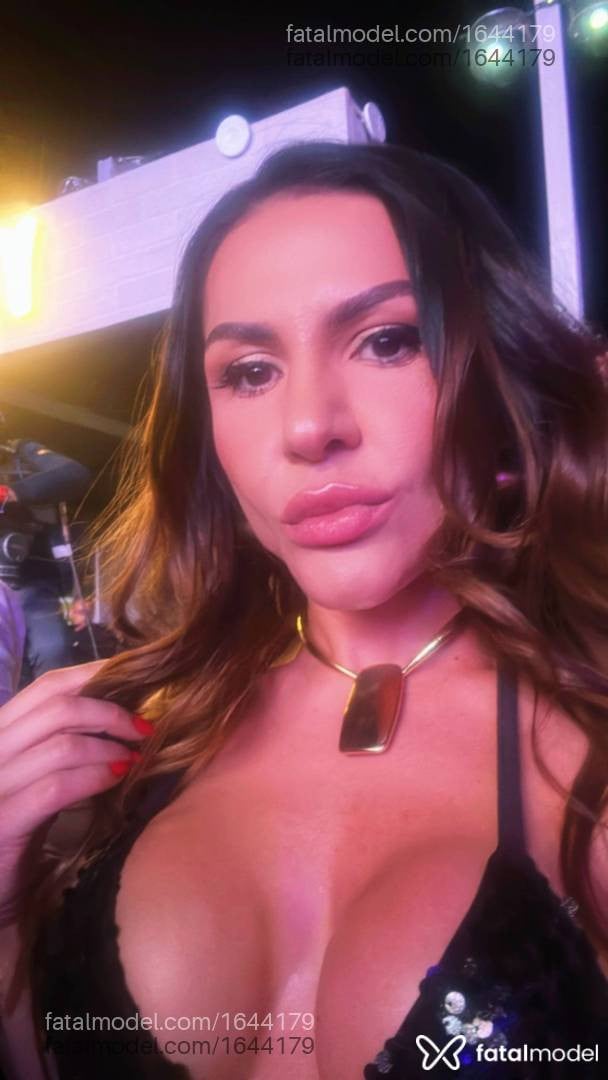 Acompanhante mulher com cabelo castanho de olhos castanhos em Brasília - Valentina Rios