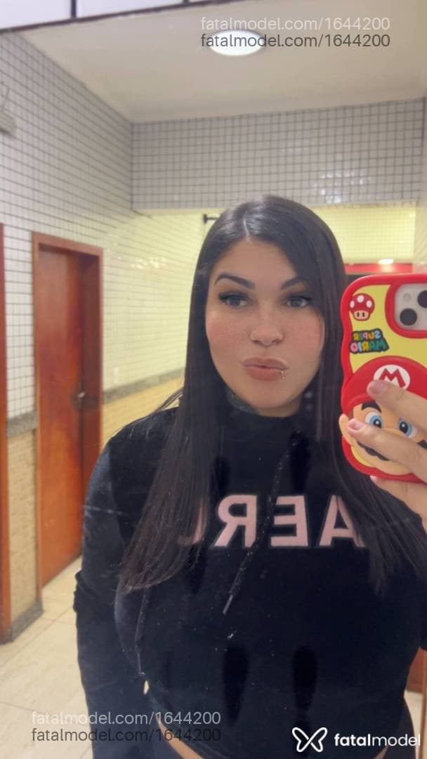 Acompanhante mulher com cabelo castanho de olhos castanhos - Manu