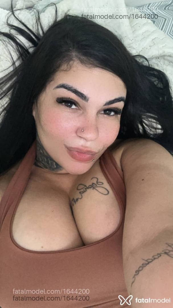 Acompanhante mulher com cabelo castanho de olhos castanhos - Manu Acompanhante mulher com cabelo castanho de olhos castanhos - Manu