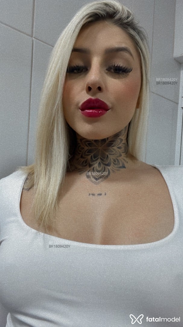 Acompanhante mulher loira (o) de olhos verdes em Florianópolis - Camille