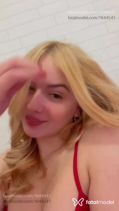 Acompanhante mulher loira (o) de olhos verdes em Virtual - Natasha Trindade