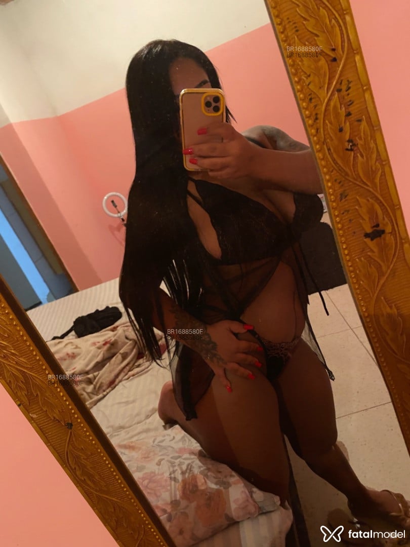 Acompanhante mulher com cabelo castanho de olhos castanhos - Laís Acompanhante mulher com cabelo castanho de olhos castanhos - Laís