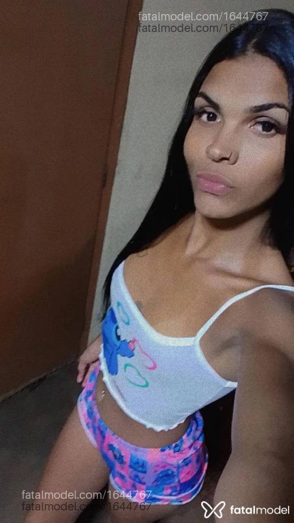 Acompanhante mulher trans morena (o) de olhos pretos - Stefany Victoria