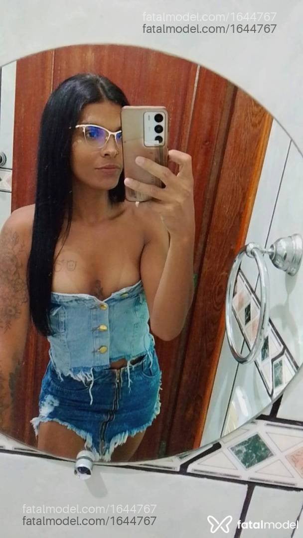 Acompanhante mulher trans morena (o) de olhos pretos - Stefany Victoria