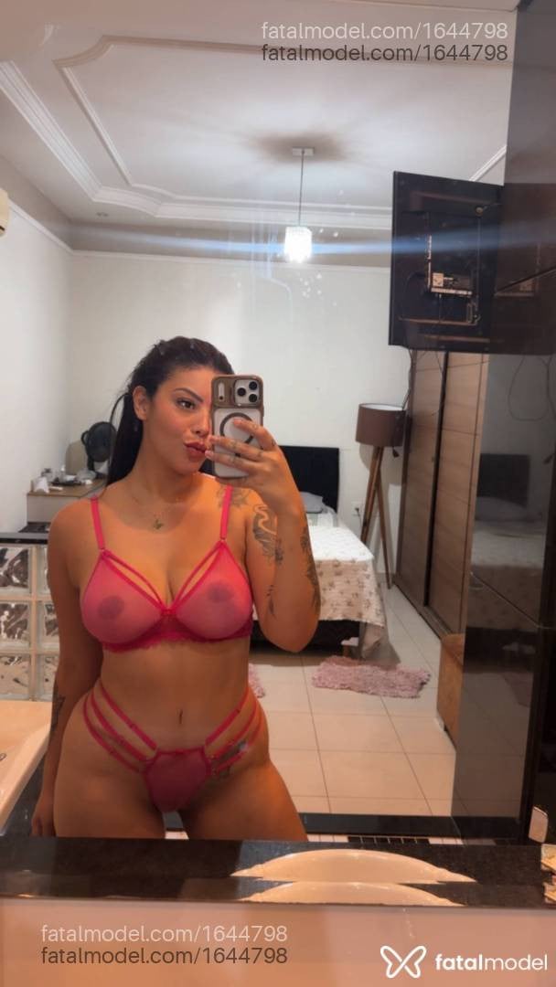 Acompanhante mulher morena (o) de olhos pretos - Mariana