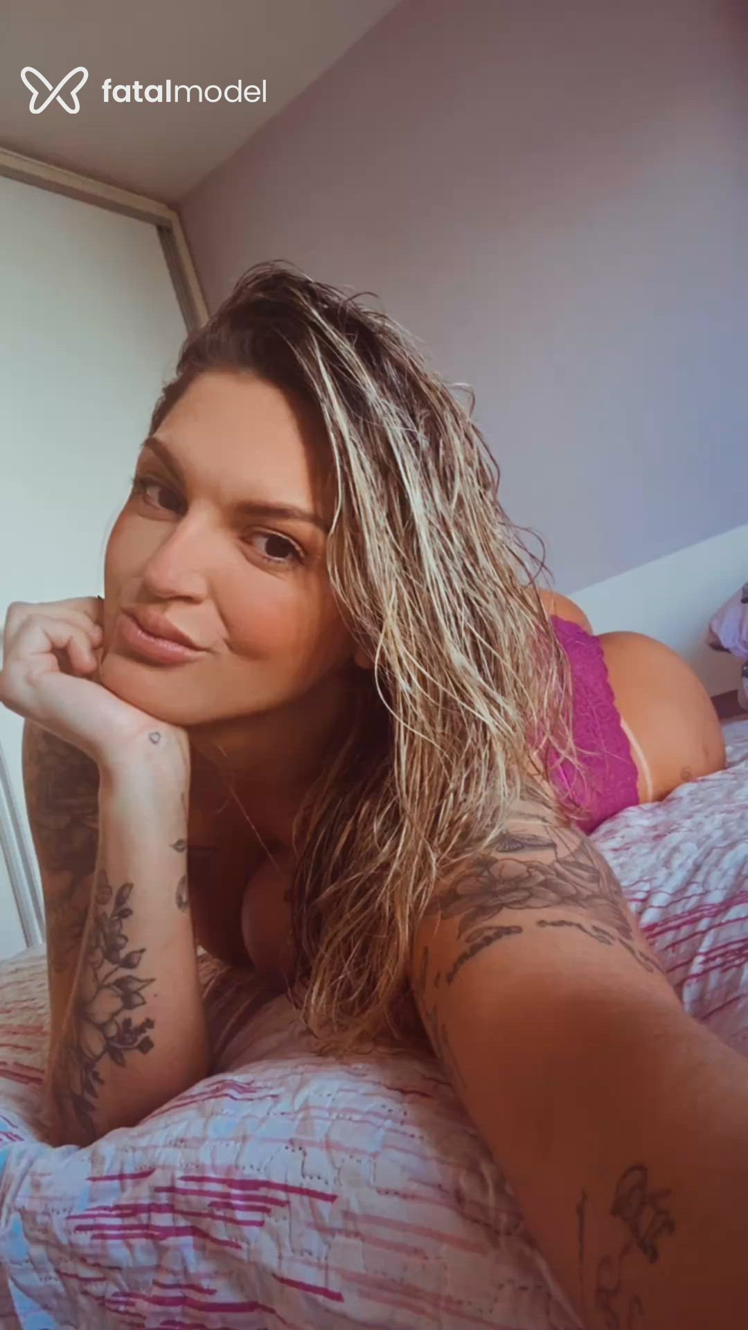 Acompanhante mulher loira (o) de olhos castanhos - Julia Santi