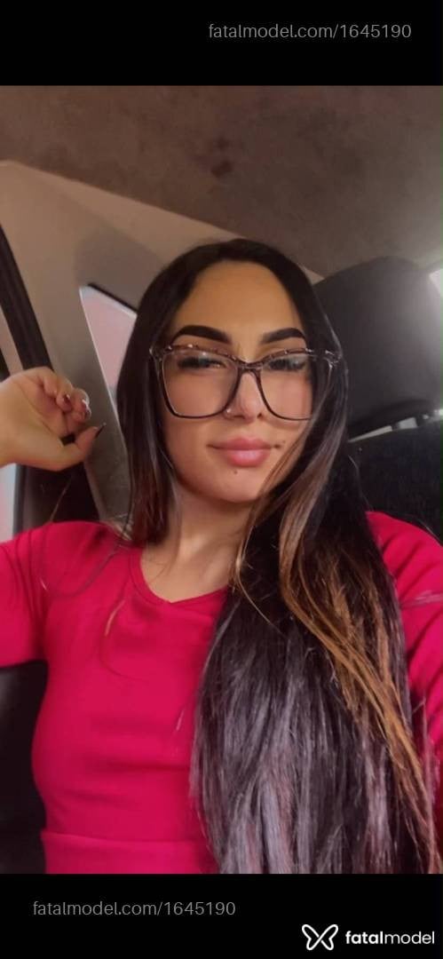Acompanhante mulher com cabelo castanho de olhos mel - Pérola