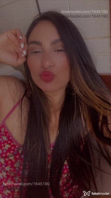 Acompanhante mulher com cabelo castanho de olhos mel - Natasha Raquel