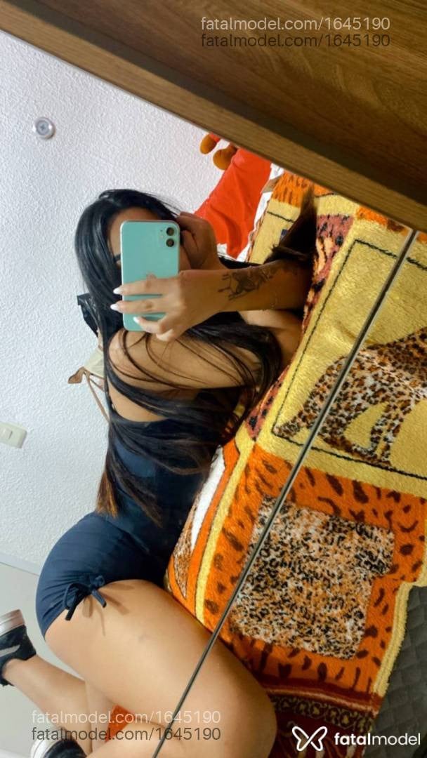 Acompanhante mulher com cabelo castanho de olhos mel - Pérola Acompanhante mulher com cabelo castanho de olhos mel - Pérola