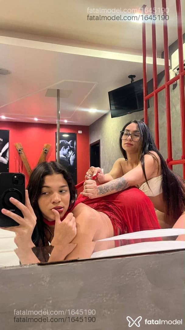 Acompanhante mulher com cabelo castanho de olhos mel - Pérola