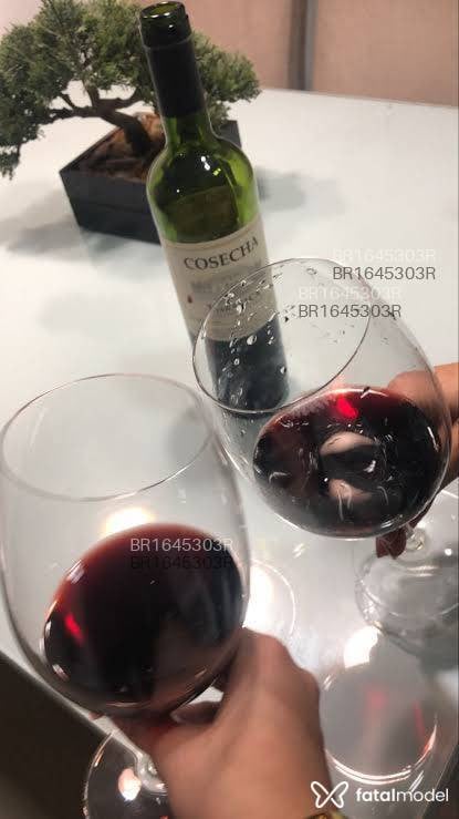 Acompanhante mulher com cabelo castanho de olhos castanhos - Lua Dominatriz Acompanhante mulher com cabelo castanho de olhos castanhos - Lua Dominatriz