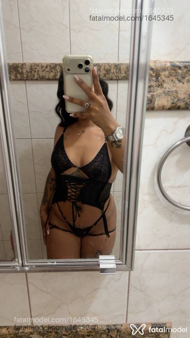 Acompanhante mulher morena (o) de olhos pretos - Nicole