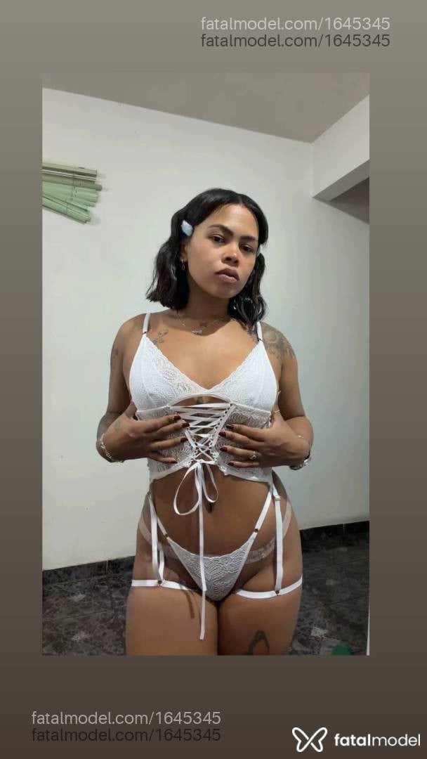 Acompanhante mulher morena (o) de olhos pretos - Nicole