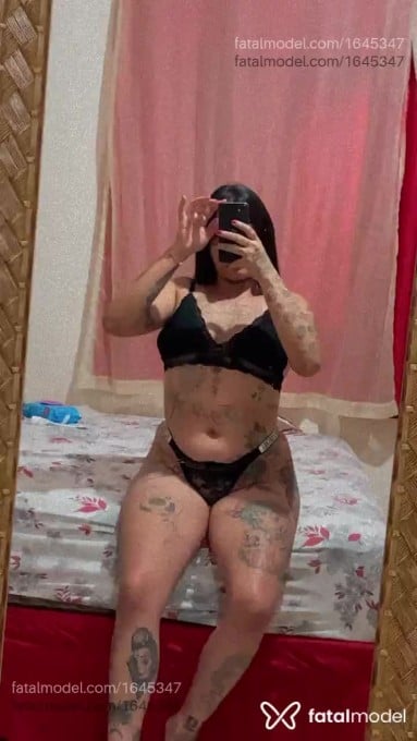 Acompanhante mulher com cabelo castanho de olhos castanhos - Mari Mello