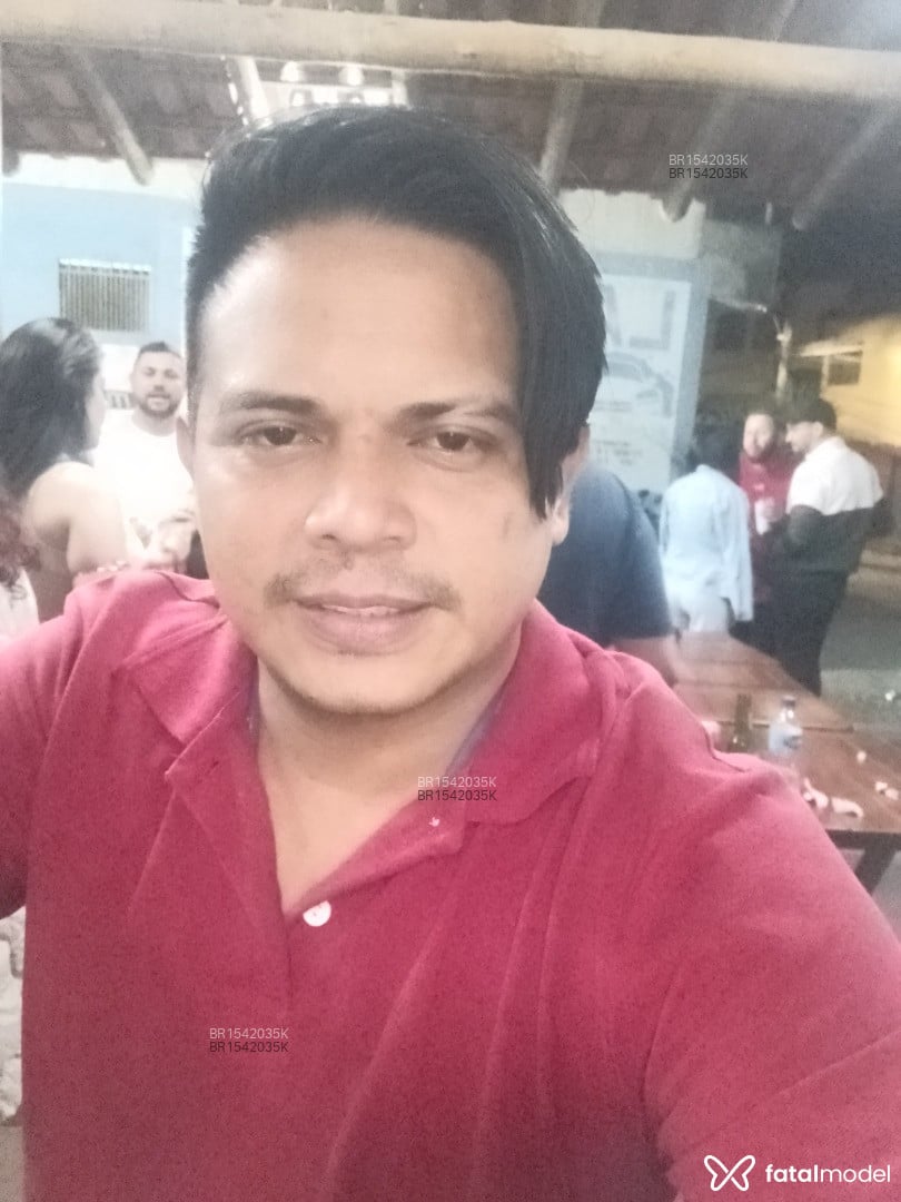 Acompanhante homem morena (o) de olhos castanhos - Pretinho
