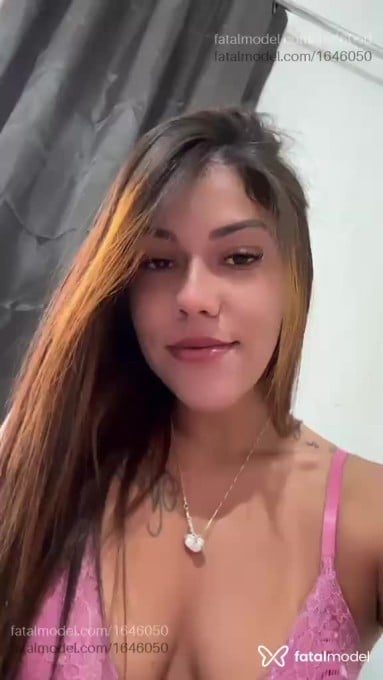 Acompanhante mulher com cabelo castanho de olhos mel em Divinópolis Acompanhante mulher com cabelo castanho de olhos mel em Divinópolis - Louise