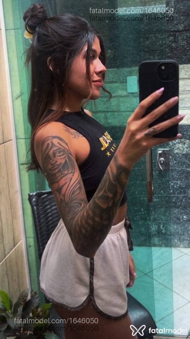 Acompanhante mulher com cabelo castanho de olhos mel - Louise