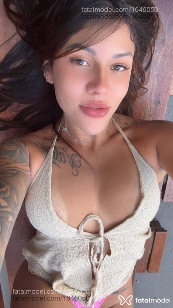Acompanhante mulher com cabelo castanho de olhos mel - Louise Acompanhante mulher com cabelo castanho de olhos mel - Louise