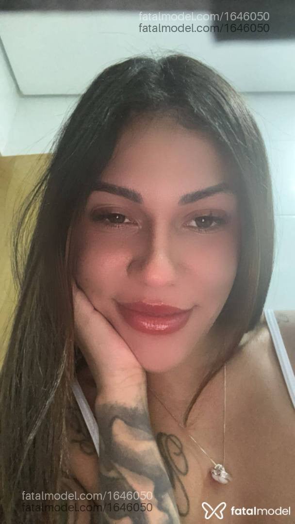Acompanhante mulher com cabelo castanho de olhos mel - Louise