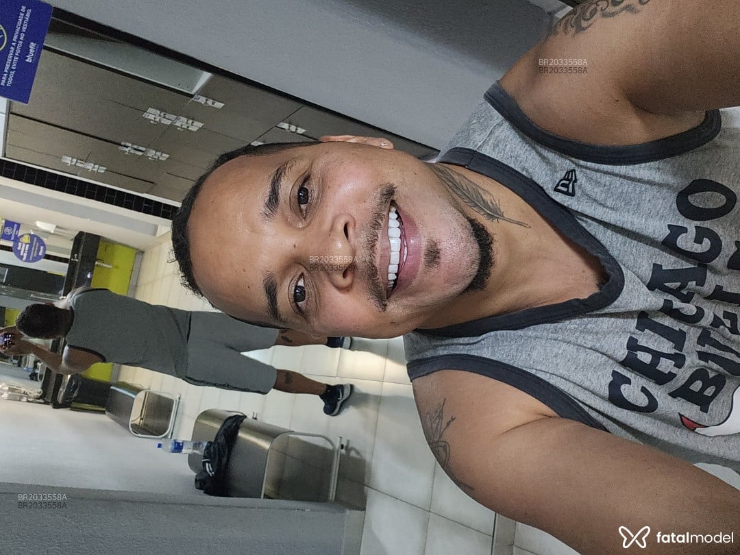 Acompanhante homem com cabelo castanho de olhos castanhos em São Paulo Acompanhante homem com cabelo castanho de olhos castanhos em São Paulo - Ailton Pires
