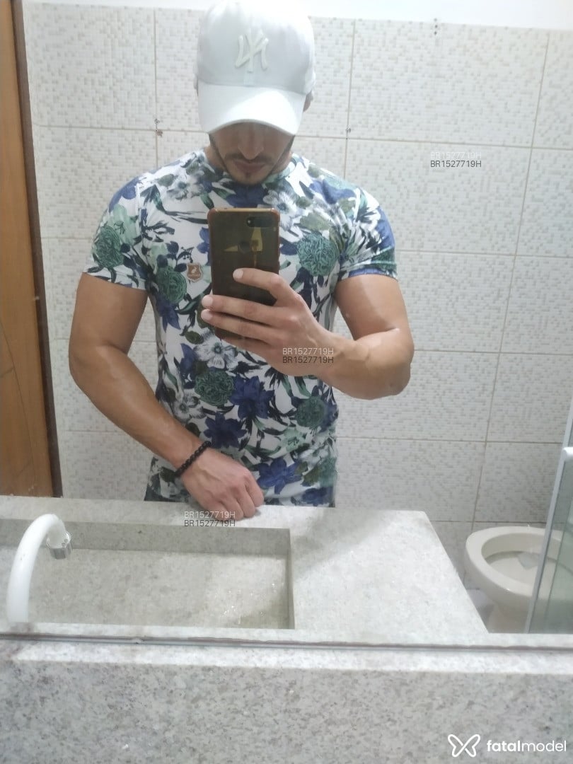 Acompanhante homem com cabelo castanho de olhos castanhos em Belém - Romulo