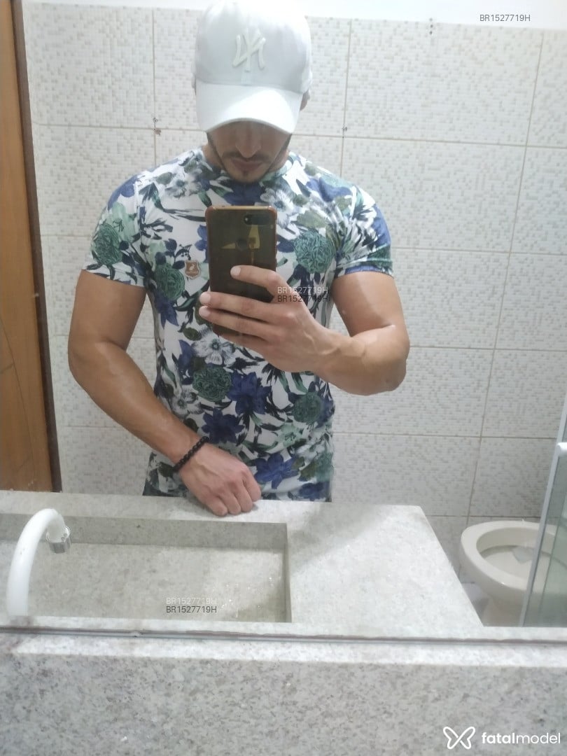 Acompanhante homem com cabelo castanho de olhos castanhos em Belém - Romulo