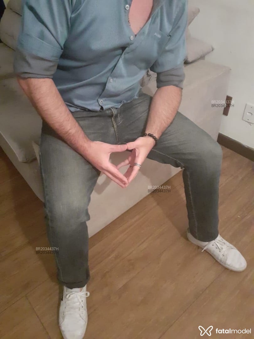 Acompanhante homem com cabelo castanho de olhos verdes em Porto Alegre - Drake