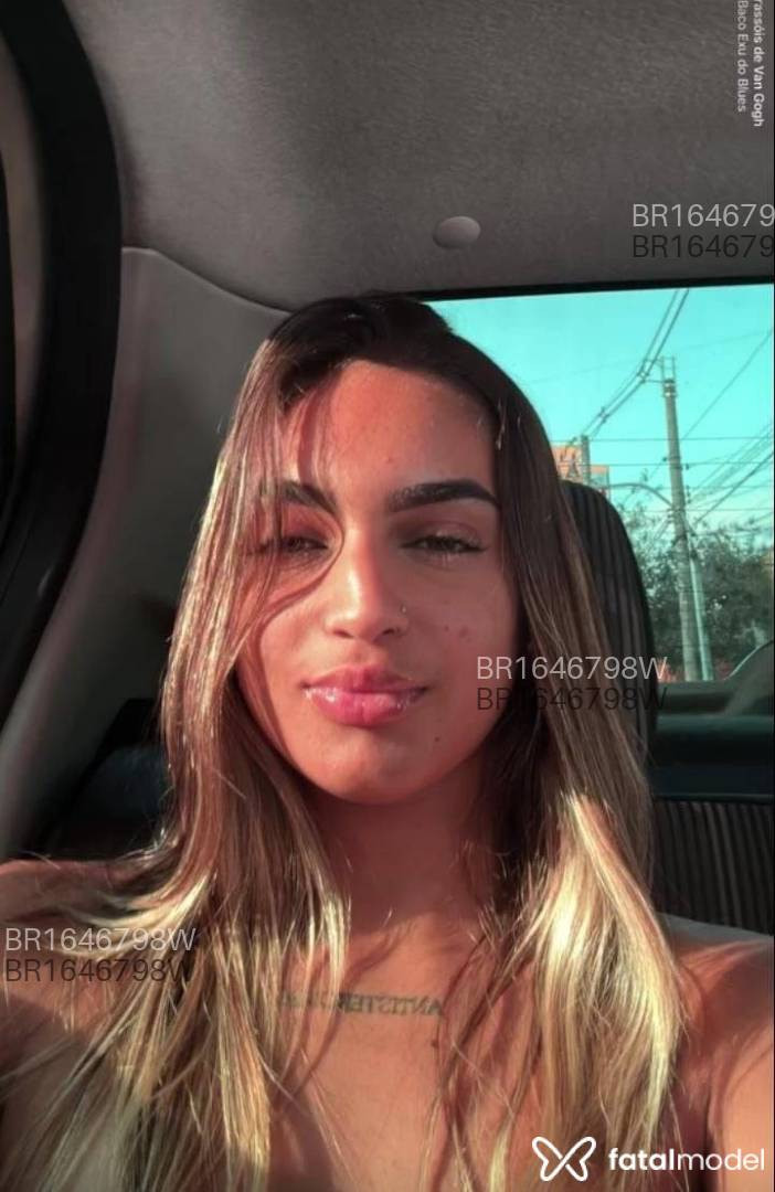 Acompanhante mulher loira (o) de olhos mel - Kiara Oliver Acompanhante mulher loira (o) de olhos mel - Kiara Oliver