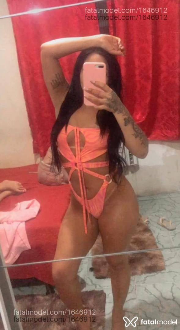 Acompanhante mulher loira (o) de olhos pretos - Juju Santos