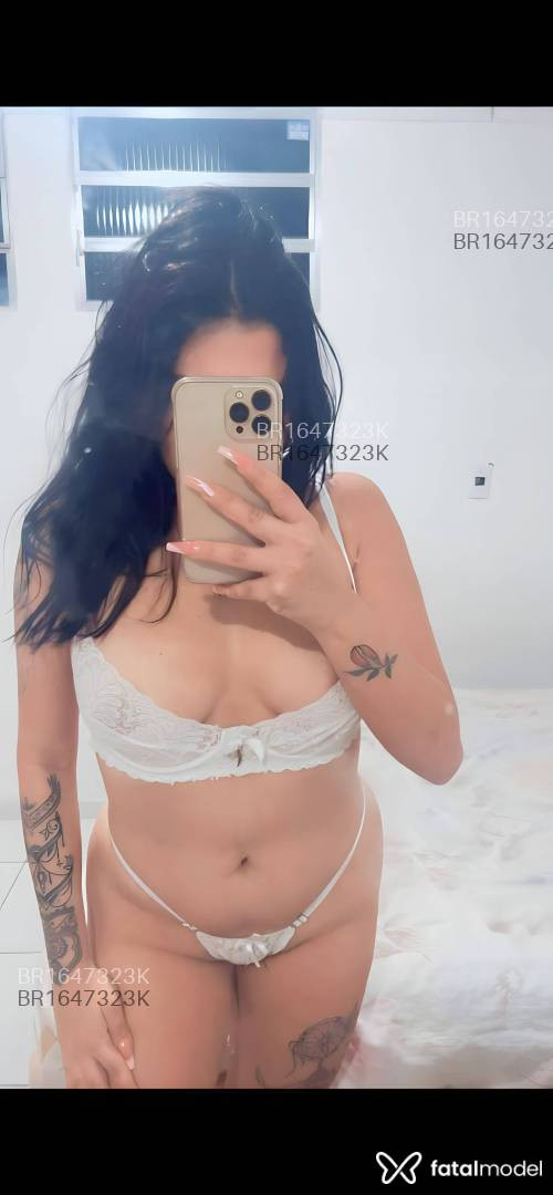 Acompanhante mulher com cabelo castanho de olhos castanhos em Virtual Acompanhante mulher com cabelo castanho de olhos castanhos em Virtual - Micaelly