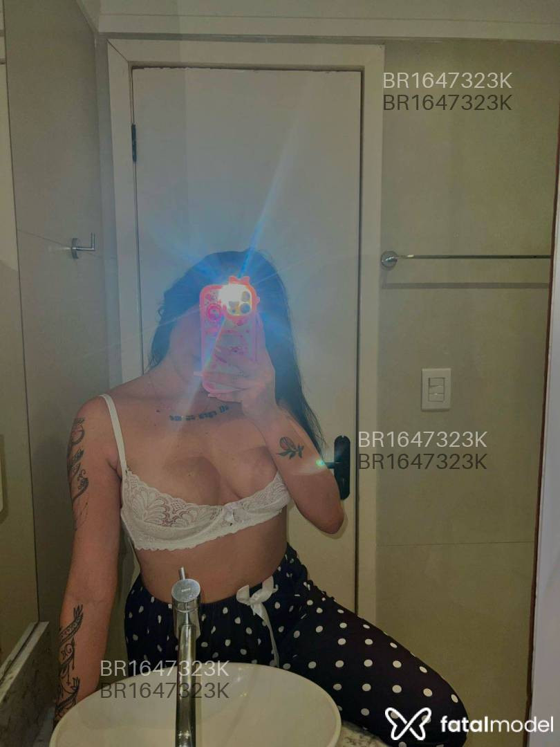 Acompanhante mulher com cabelo castanho de olhos castanhos em Virtual Acompanhante mulher com cabelo castanho de olhos castanhos em Virtual - Micaelly