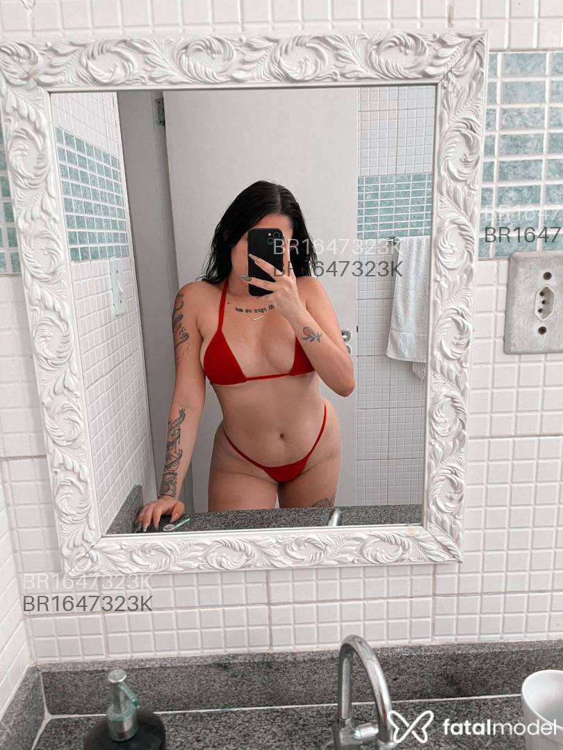 Acompanhante mulher com cabelo castanho de olhos castanhos em Virtual Acompanhante mulher com cabelo castanho de olhos castanhos em Virtual - Micaelly