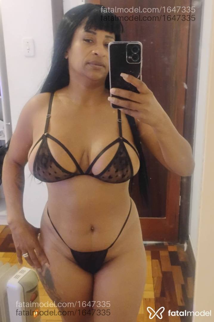 Acompanhante mulher morena (o) de olhos castanhos - Castellana Caribe