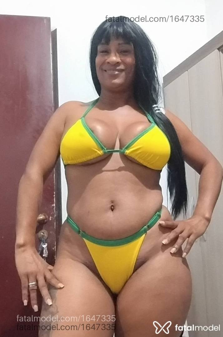 Acompanhante mulher morena (o) de olhos castanhos - Castellana Caribe