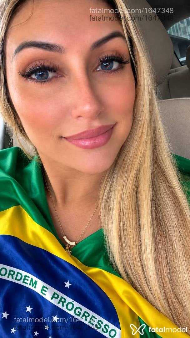 Acompanhante mulher loira (o) de olhos castanhos - Stefany Lacerda