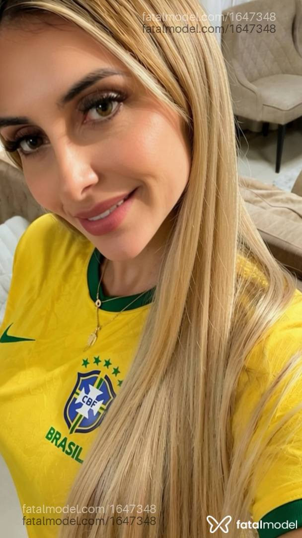 Acompanhante mulher loira (o) de olhos castanhos em Itapema - Stefany Lacerda