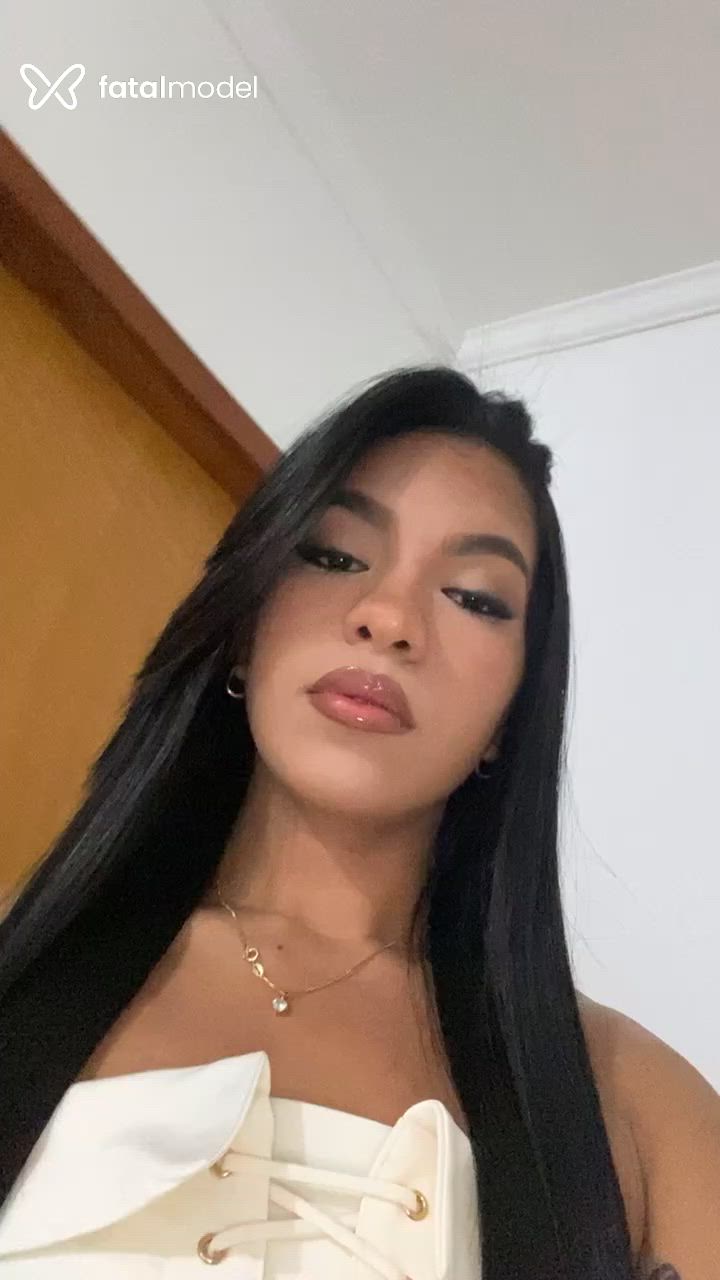 Acompanhante mulher morena (o) de olhos pretos - Karina