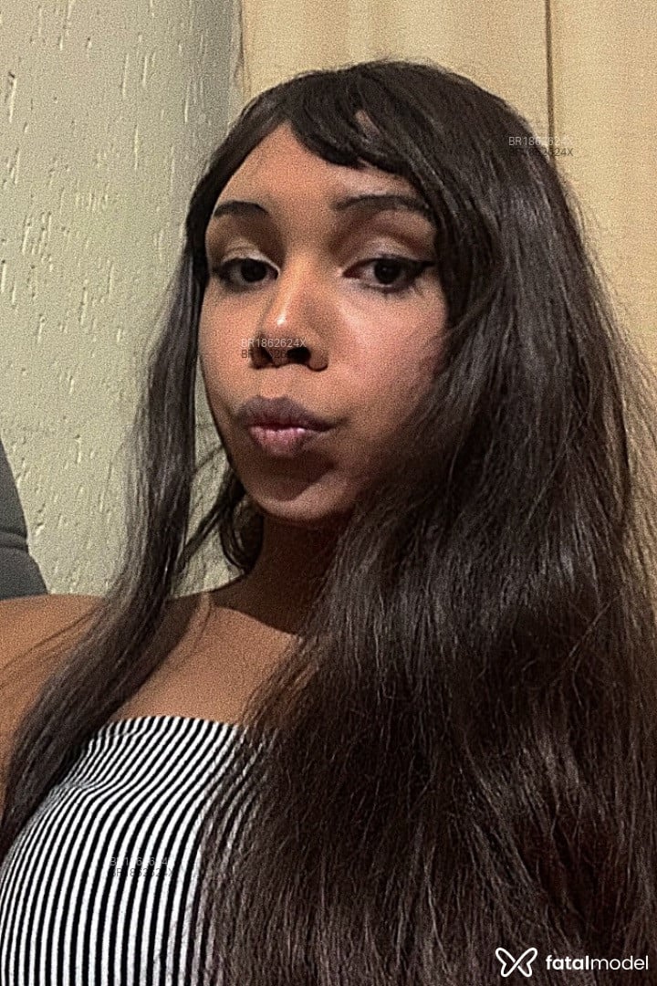 Acompanhante mulher trans morena (o) de olhos castanhos - Gabriela