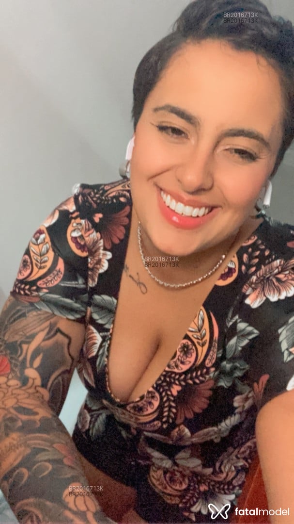 Acompanhante mulher morena (o) de olhos castanhos - âmbar Acompanhante mulher morena (o) de olhos castanhos - âmbar