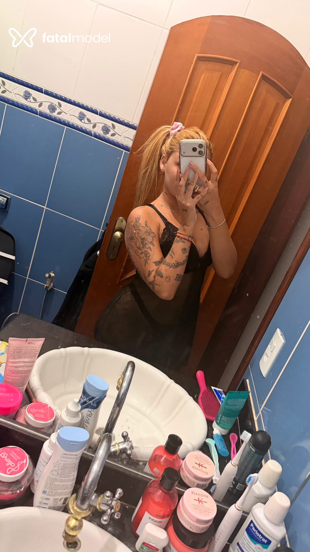 Acompanhante mulher loira (o) de olhos castanhos - Nycole Oliveira