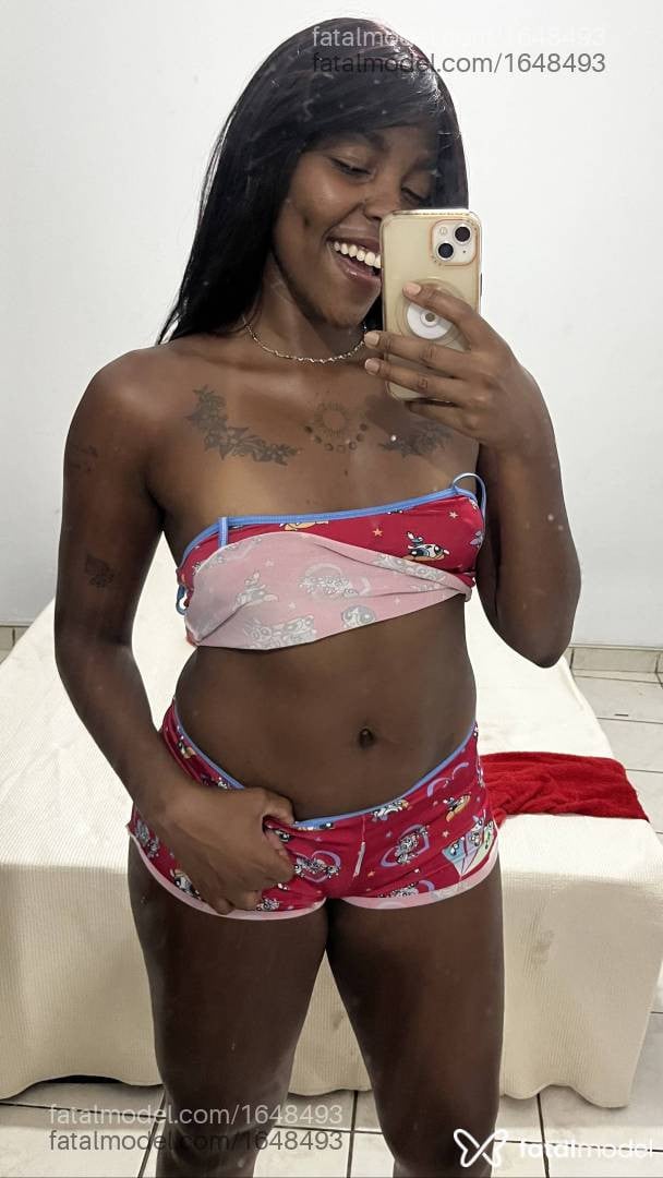 Acompanhante mulher com cabelo colorido de olhos pretos em Campinas - Nanda Macedo