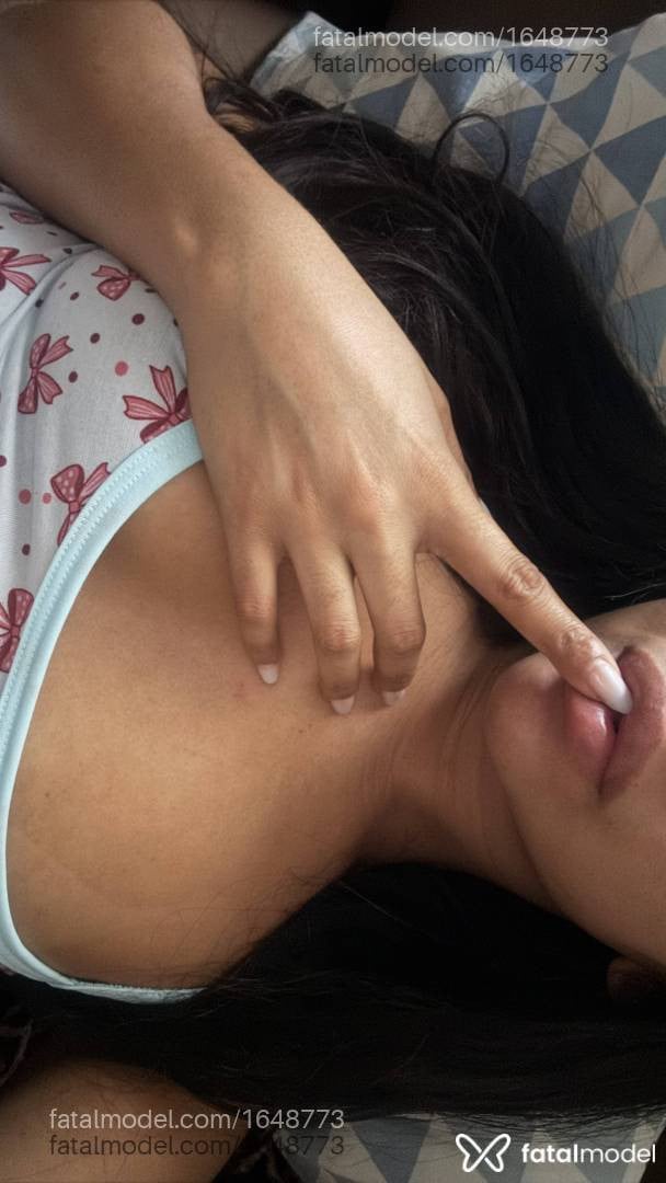 Acompanhante mulher morena (o) de olhos castanhos - Allana
