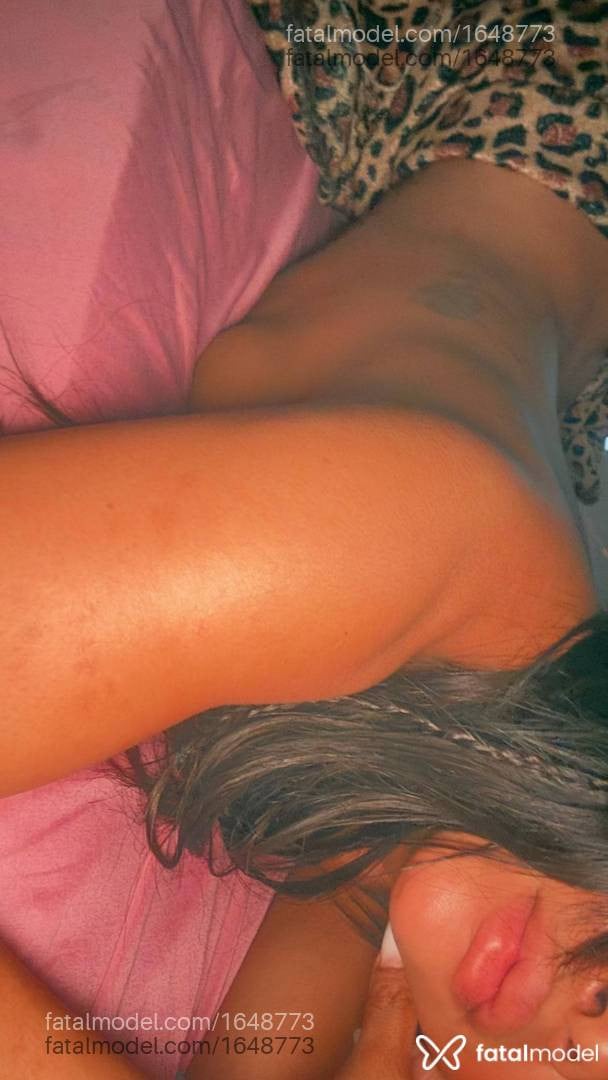 Acompanhante mulher morena (o) de olhos castanhos - Allana