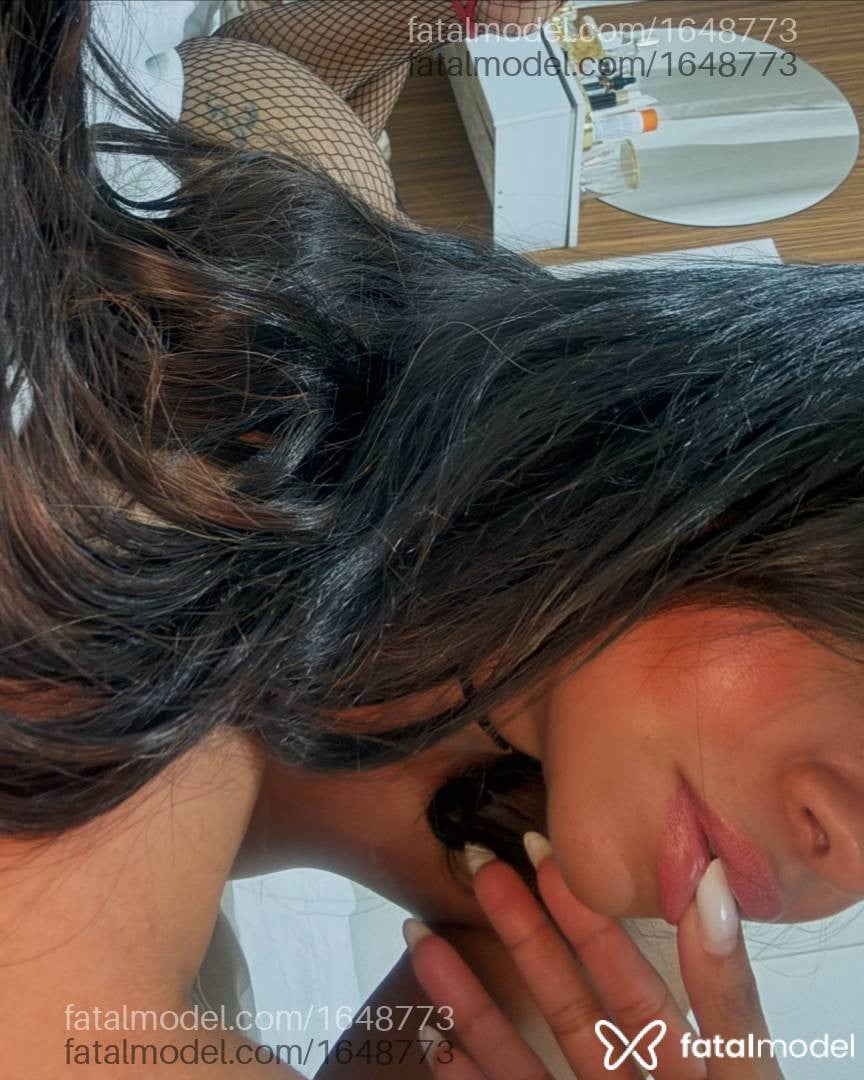 Acompanhante mulher morena (o) de olhos castanhos - Allana