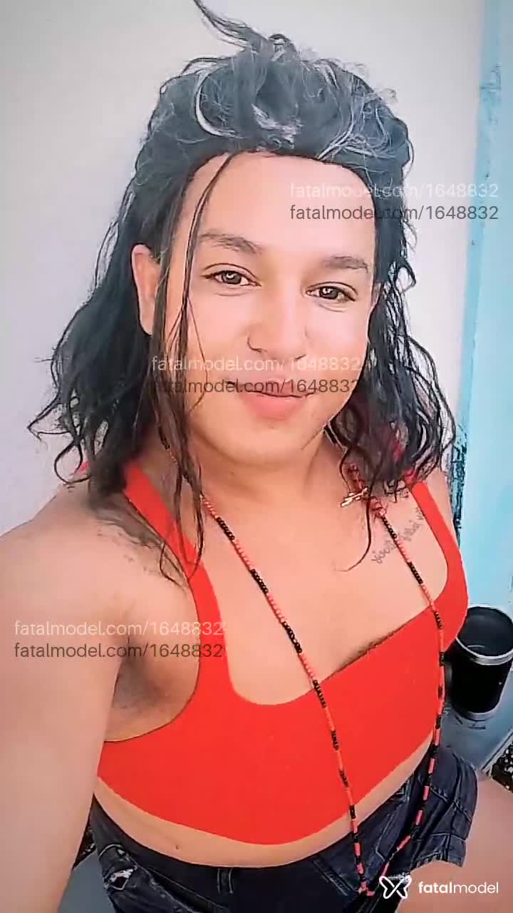 Acompanhante travesti com cabelo castanho de olhos castanhos - Luiza