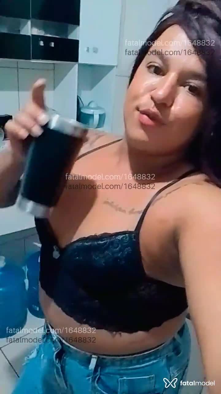 Acompanhante travesti com cabelo castanho de olhos castanhos - Luiza