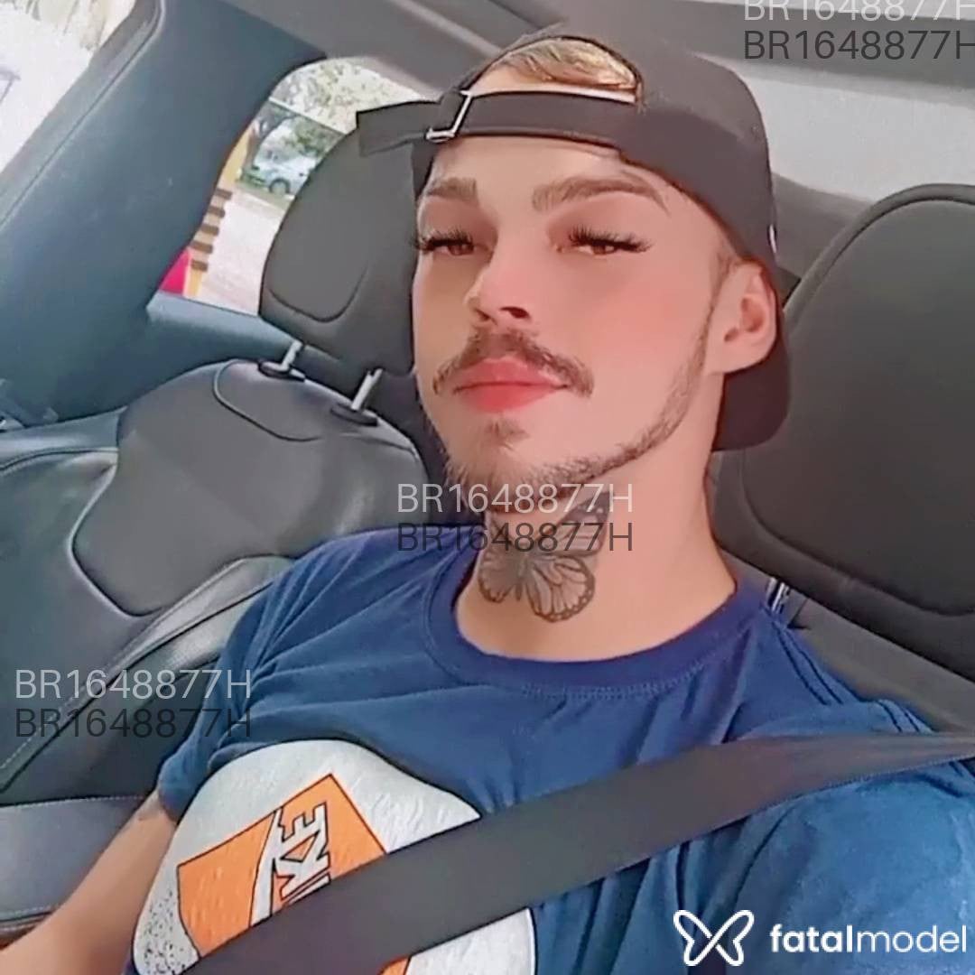 Acompanhante homem loira (o) de olhos castanhos em Balneário Camboriú - Erike avantajado