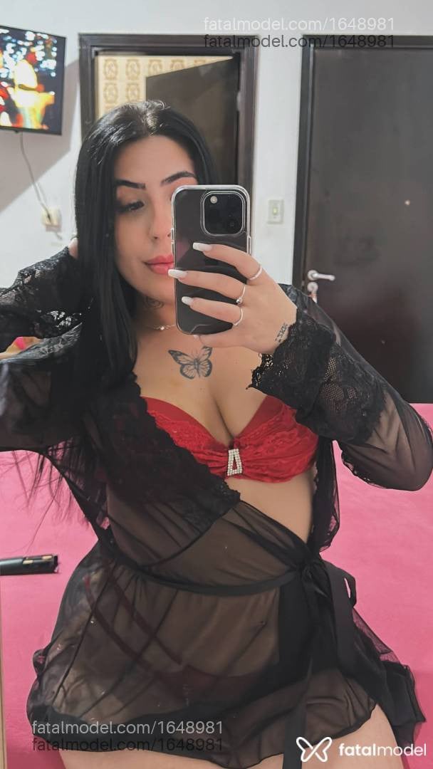 Acompanhante mulher com cabelo castanho de olhos verdes - Bruna Miler