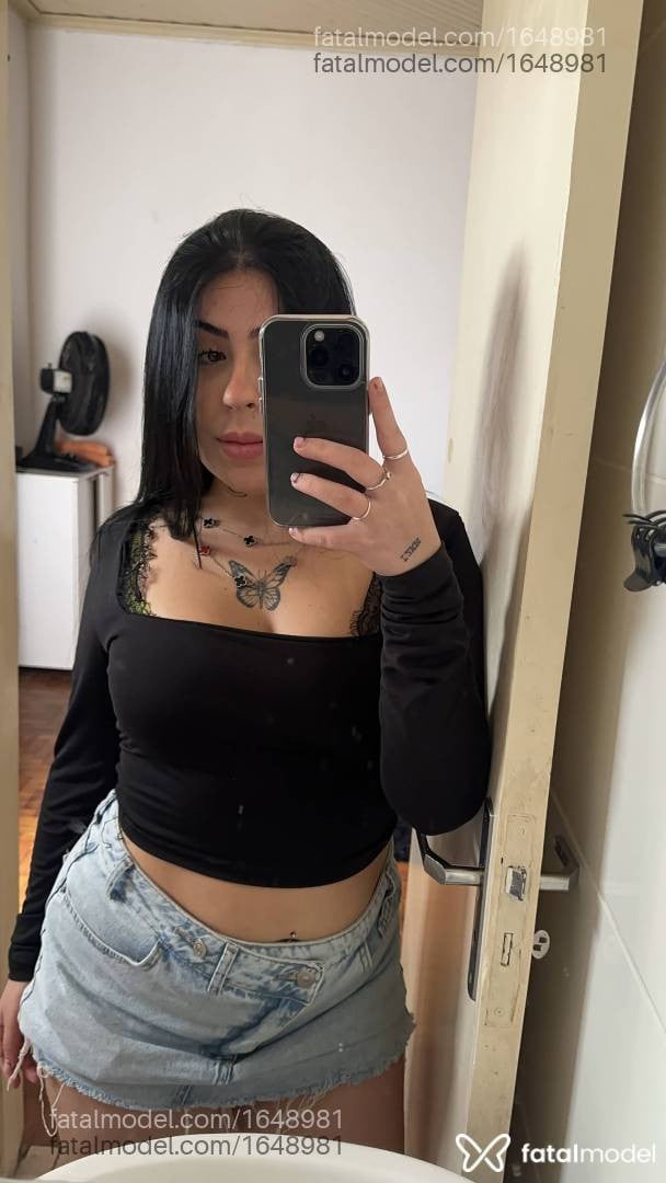 Acompanhante mulher com cabelo castanho de olhos verdes - Bruna Miler